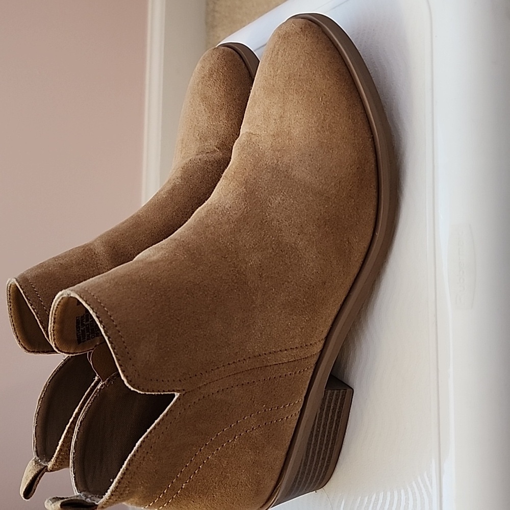 Tan Chelsea Ankle boots